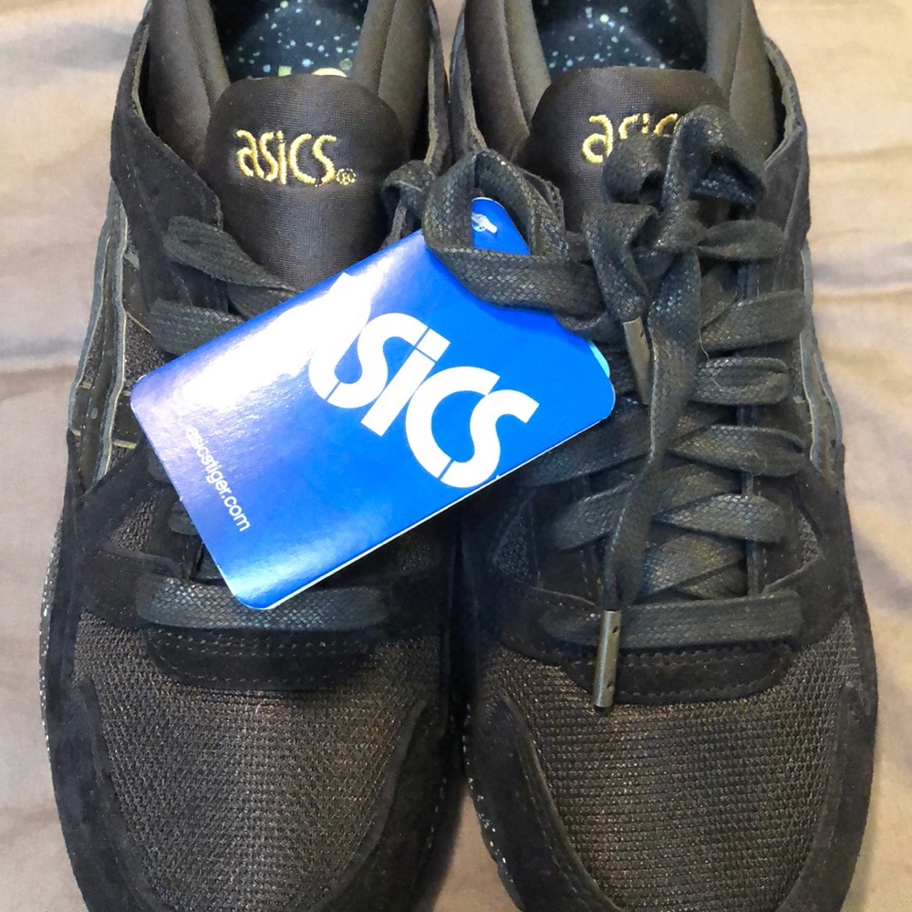 Asics Gel Lyte V in Black/Gold
